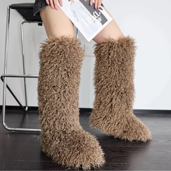 Furry Boots and purse set - Picture 2 of 5